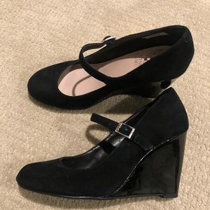 Vince camuto suede Mary Jane wedges size 6.5